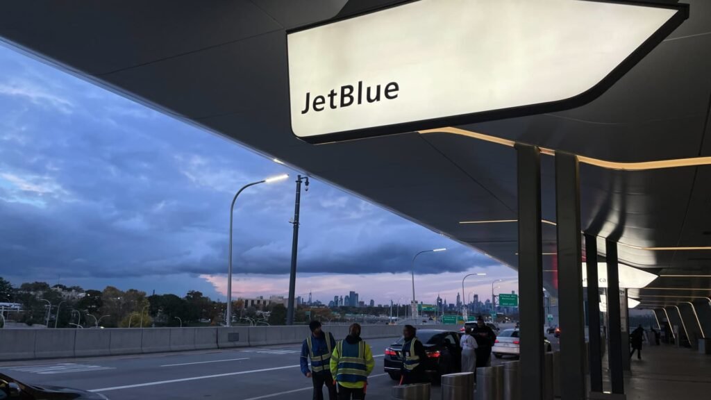 Jetblue To Cut Some Routes After Acquiring Judge Bar's Spirit