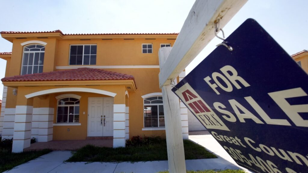 Lower Mortgage Rates Pull Buyers Back Into The Housing Market