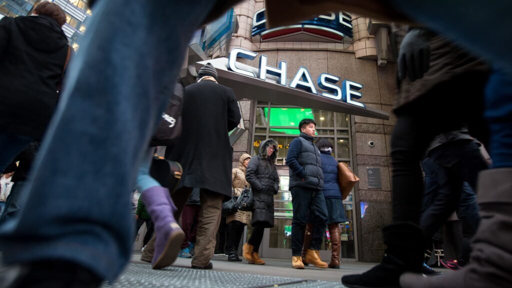 Jpmorgan Chase And Wells Fargo Cut Overdraft Income To $2