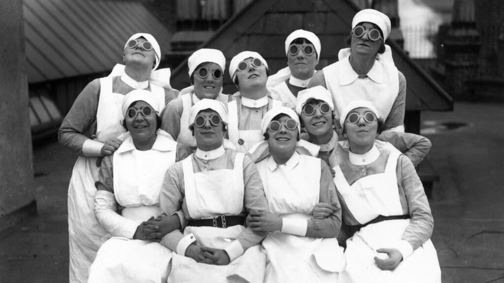 Heartwarming Solar Eclipse Photos From History That Capture Timeless Traditions