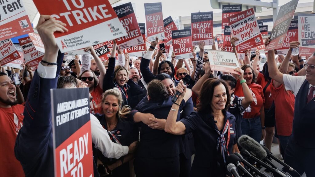 American Airlines Flight Attendants Approve New Contract, Immediate Pay Increase