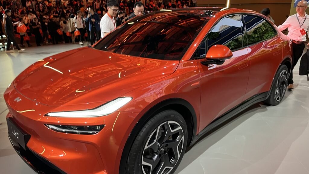 Tesla's Chinese Rival Nio Cuts Prices Of New Ombo Brand